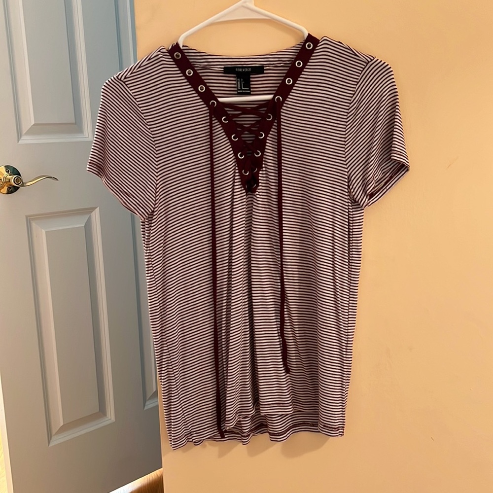 Lace-up maroon striped tee S